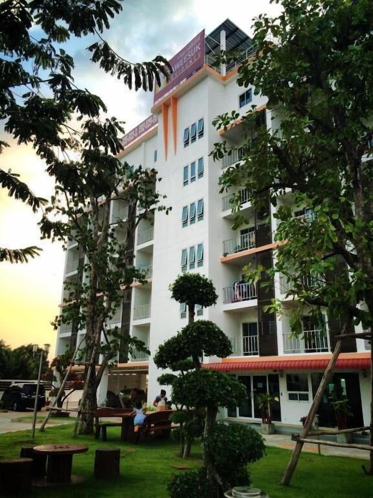 Фото Taweesuk Residence