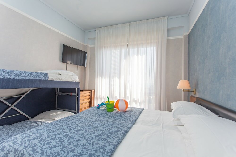 Фото Hotel Esplanade