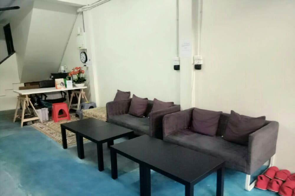 Фото First Inn On Nut - Hostel