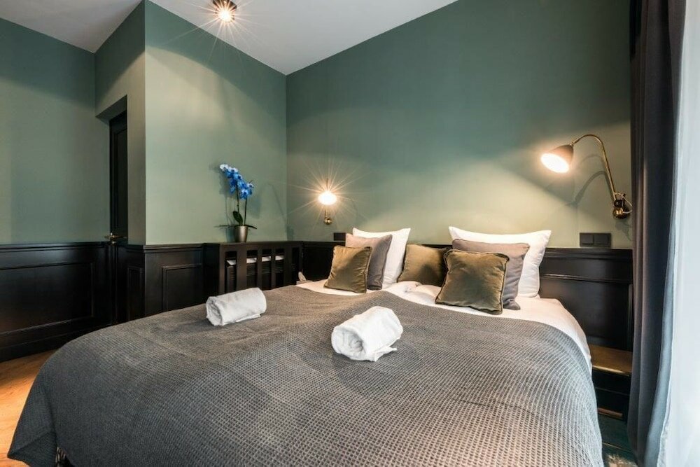 Фото The Bolster