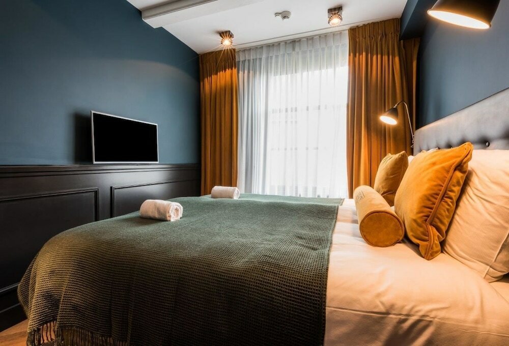 Фото The Bolster