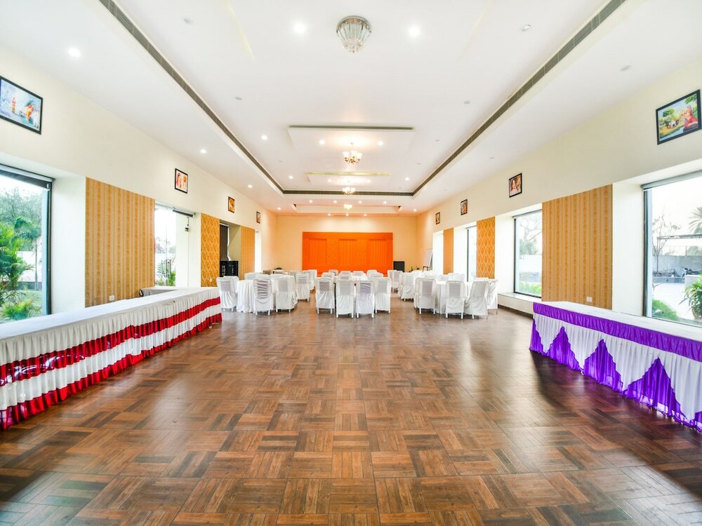 Фото Hotel Amrit Manthan