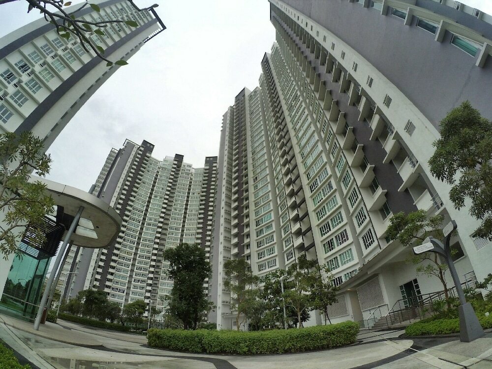 Фото City Living with Panoramic Sea Views at Danga Bay