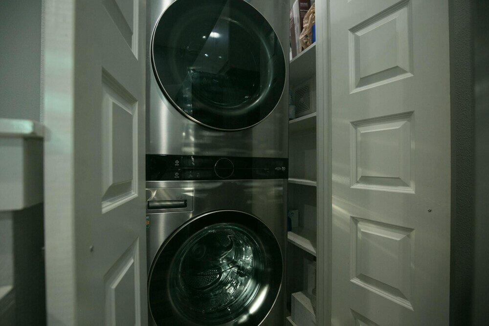 Фото Montrose Guesthouse Suites