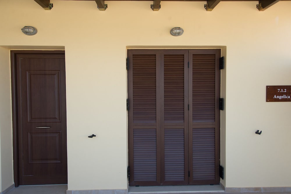 Фото Angelica-Sea & Mountain View at a Sunny Retreat