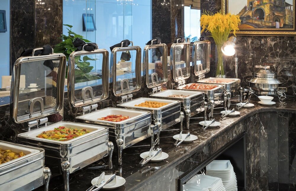 Фото Monarque Hotel