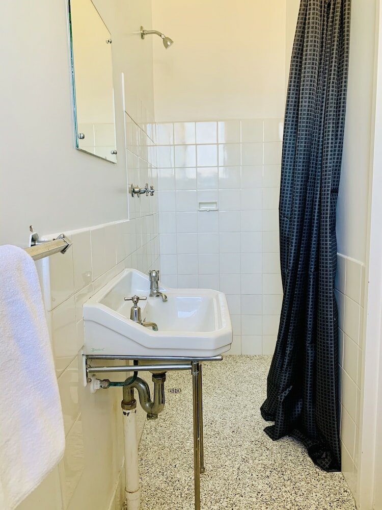 Фото Coonalpyn Hotel