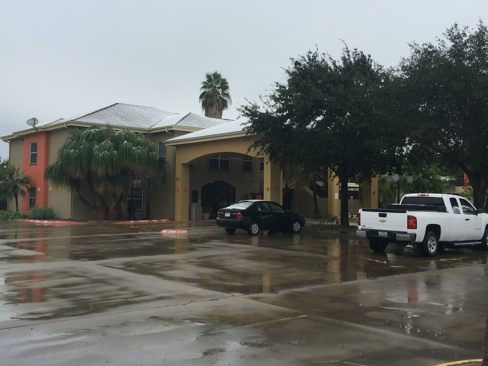 Фото Texas Inn and Suites City Center at University Dr