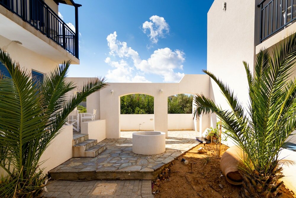 Фото Okirroi Villas