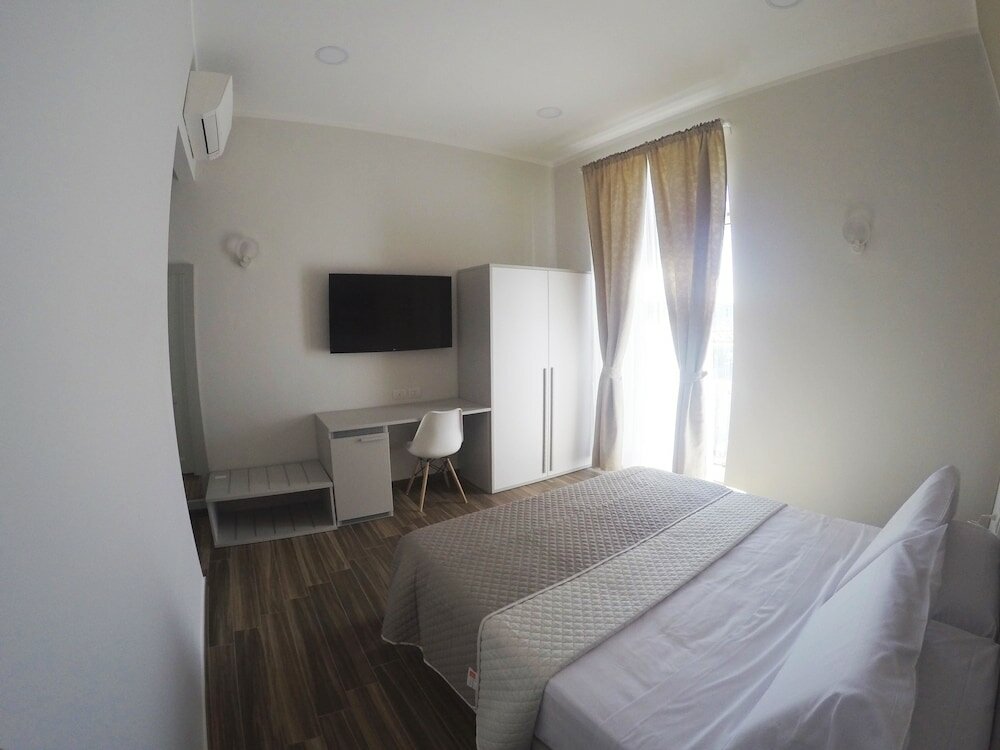 Фото Rooms Stazione Centrale