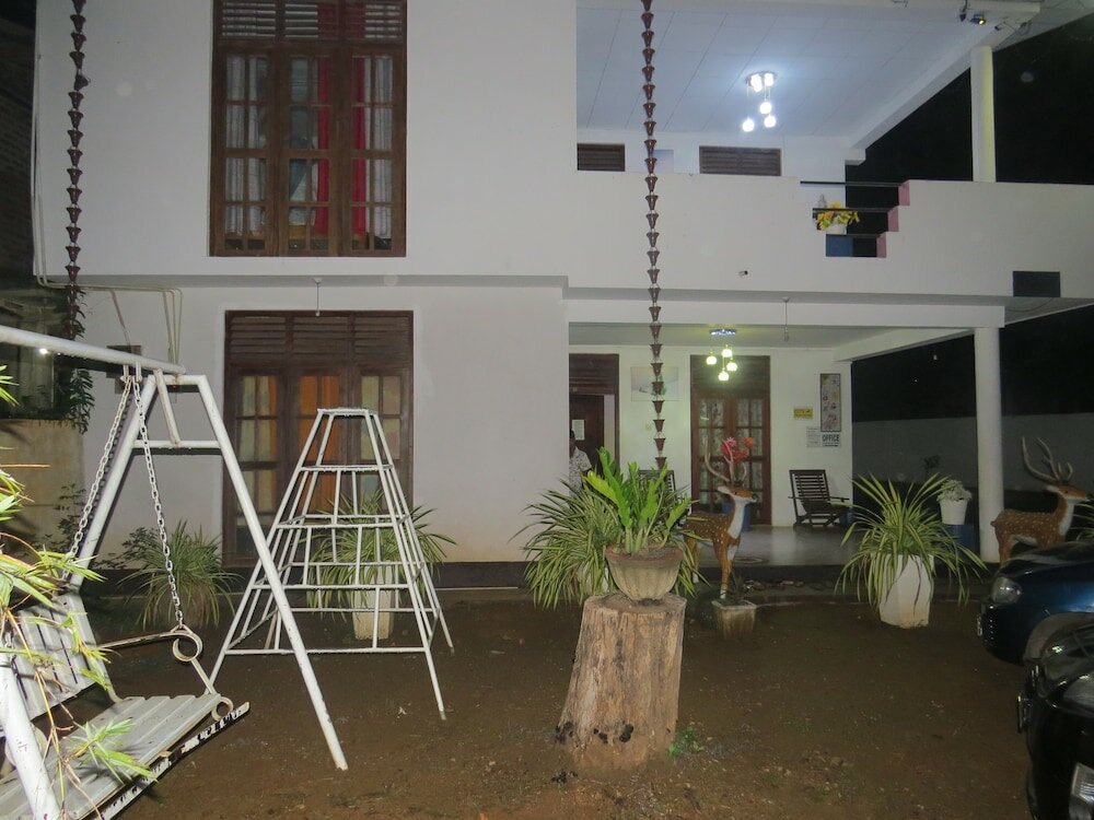 Фото Thisara Guest Hotel Rooms