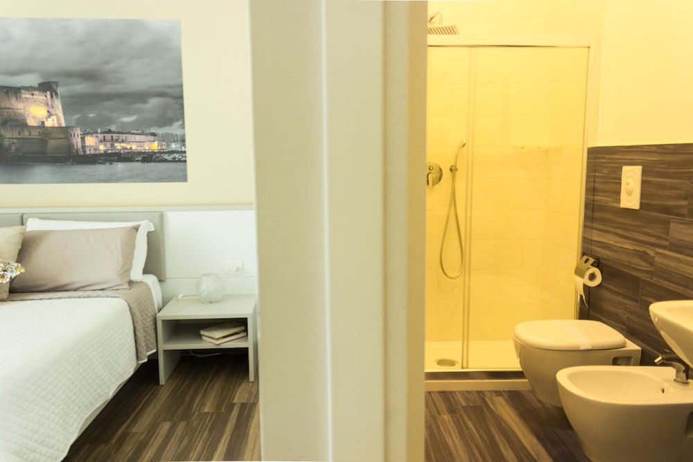 Фото Rooms Stazione Centrale