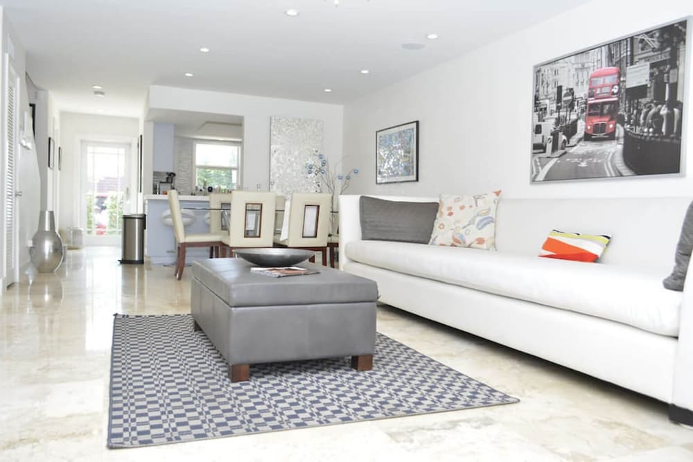 Фото 2 Bedroom Homes in North Miami by Tmg