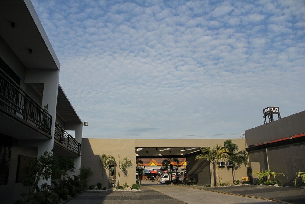 Фото The horizon suites and arcade