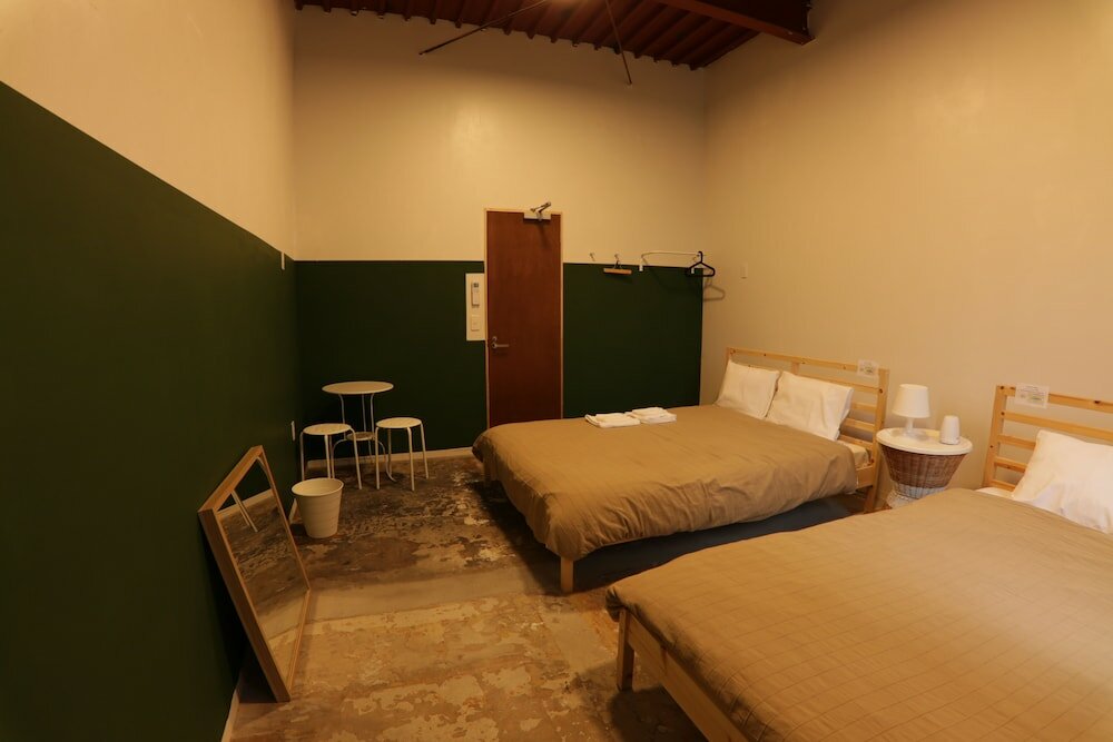 Фото Fan Aburatsu Sports Bar & Hostel