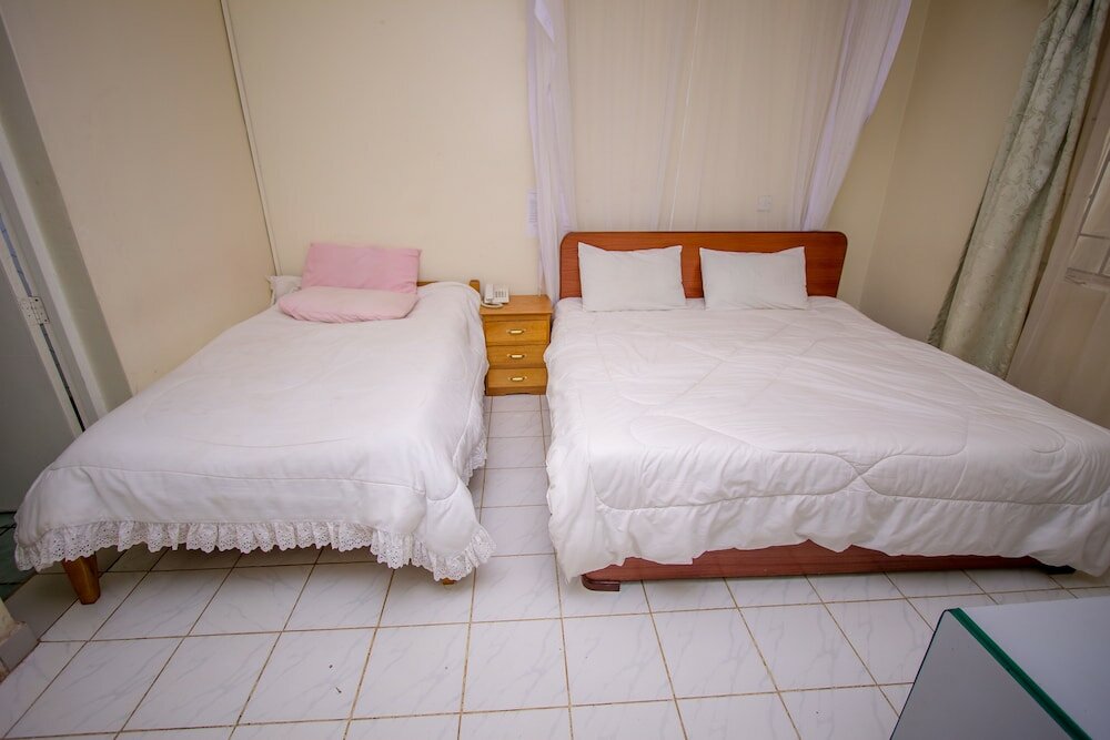 Фото Ivys Inn Guest House