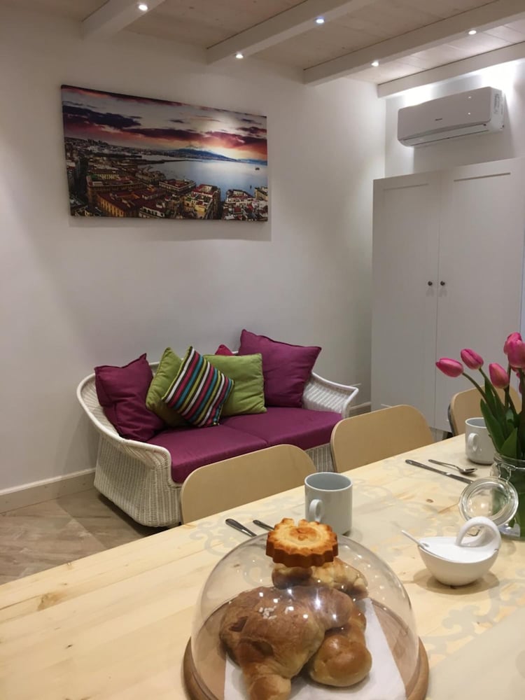 Фото B&b Napoli La scalinata di Chiaia