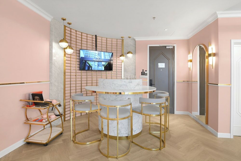 Фото The Granite Luxury Hotel