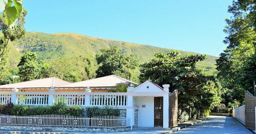 Гостиница Le Village d'Ennery