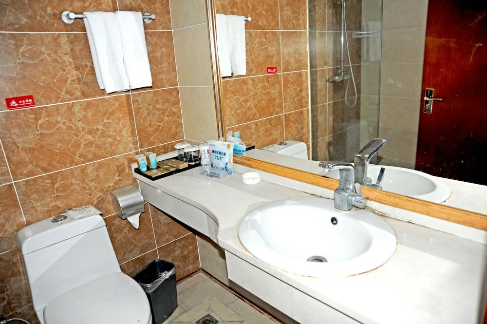 Фото Dinis Business Hotel Kaiyuan Branch