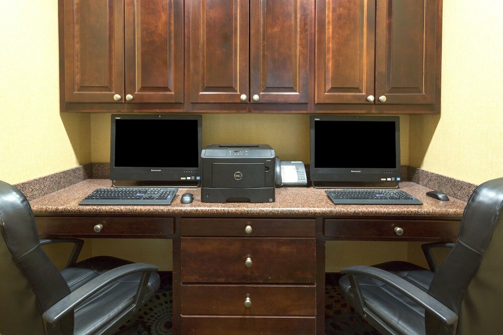 Фото Holiday Inn Express Tower Center, an Ihg Hotel