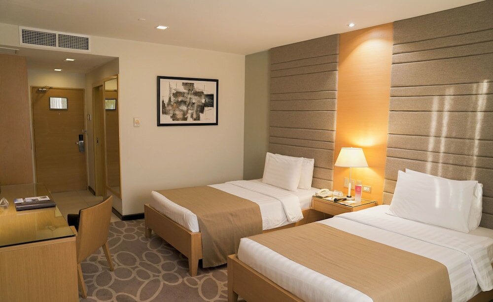 Фото Berjaya Makati Hotel