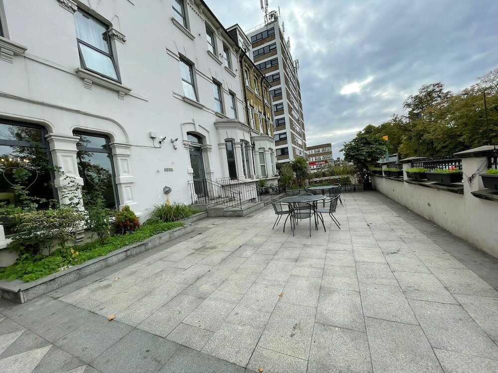 Фото The London Pembury Hotel