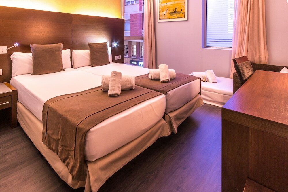 Фото Hotel Madanis