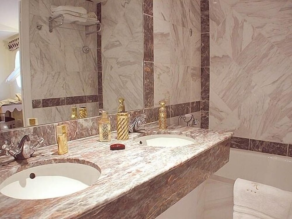 Фото Unic Renoir Saint-Germain