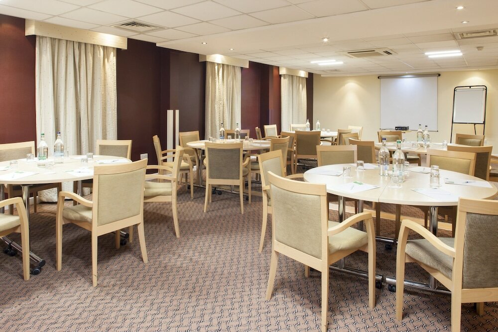 Фото Holiday Inn Express London Stansted Airport, an Ihg Hotel