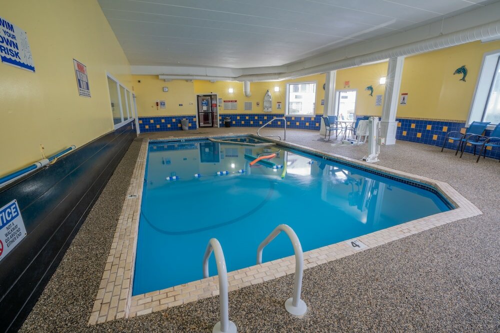 Фото Admiralty Inn & Suites