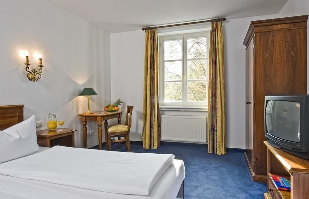 Фото Hotel Königin Olga