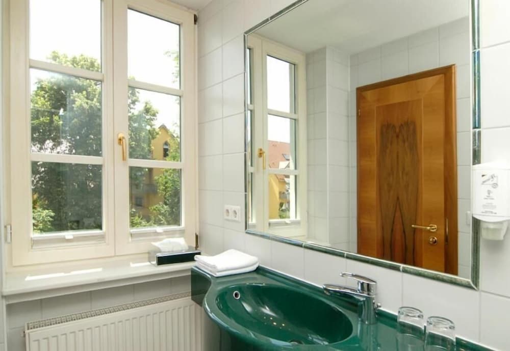 Фото Hotel Königin Olga