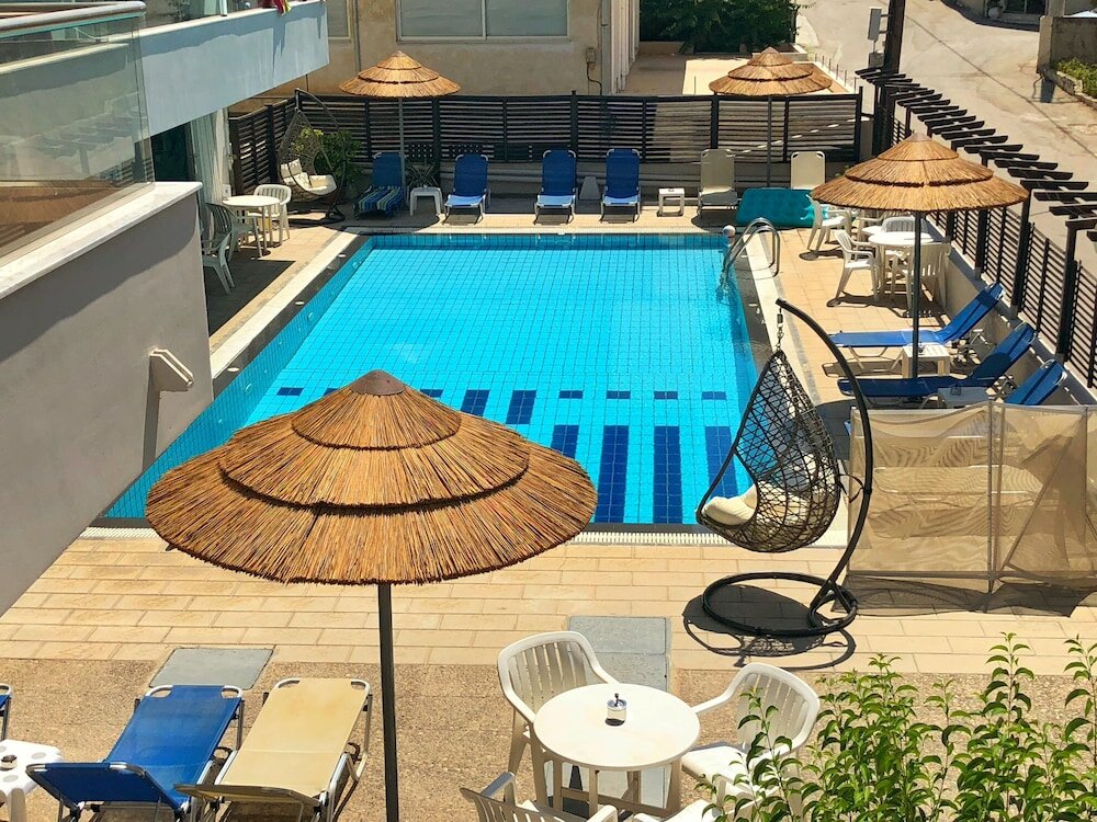 Фото Caravel Apartment Hotel