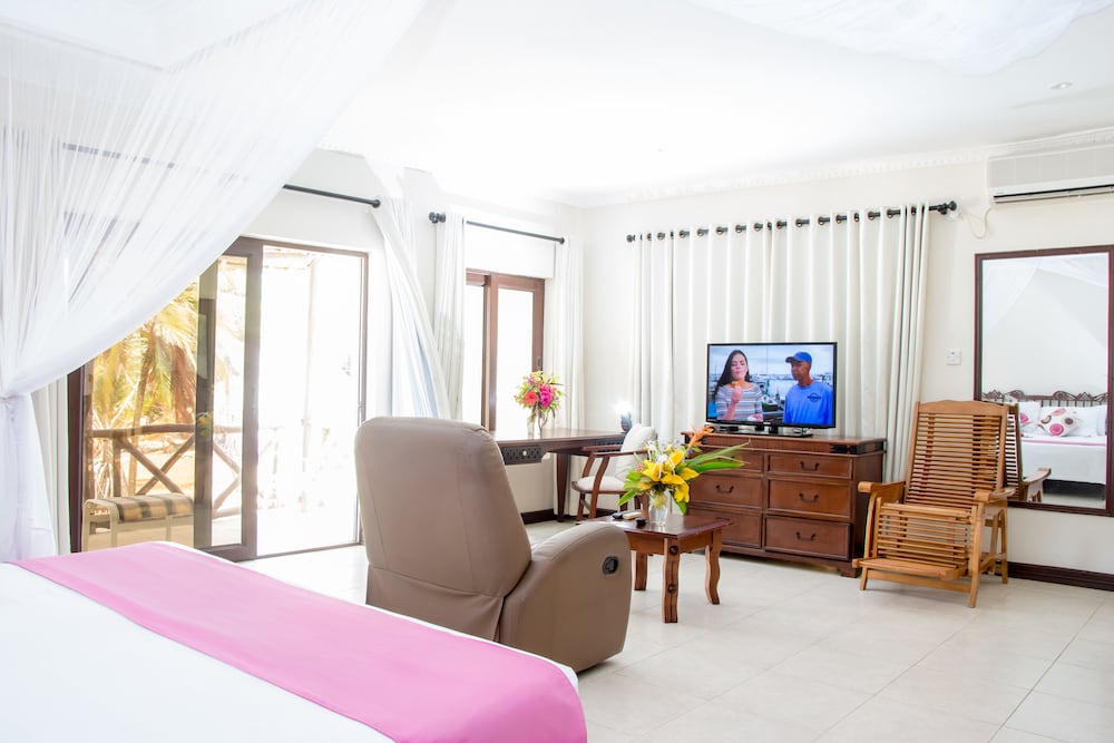 Фото Jacaranda Indian Ocean Beach Resort