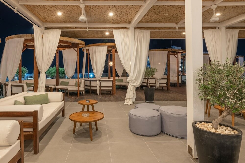 Фото Napa Mermaid Hotel & Suites