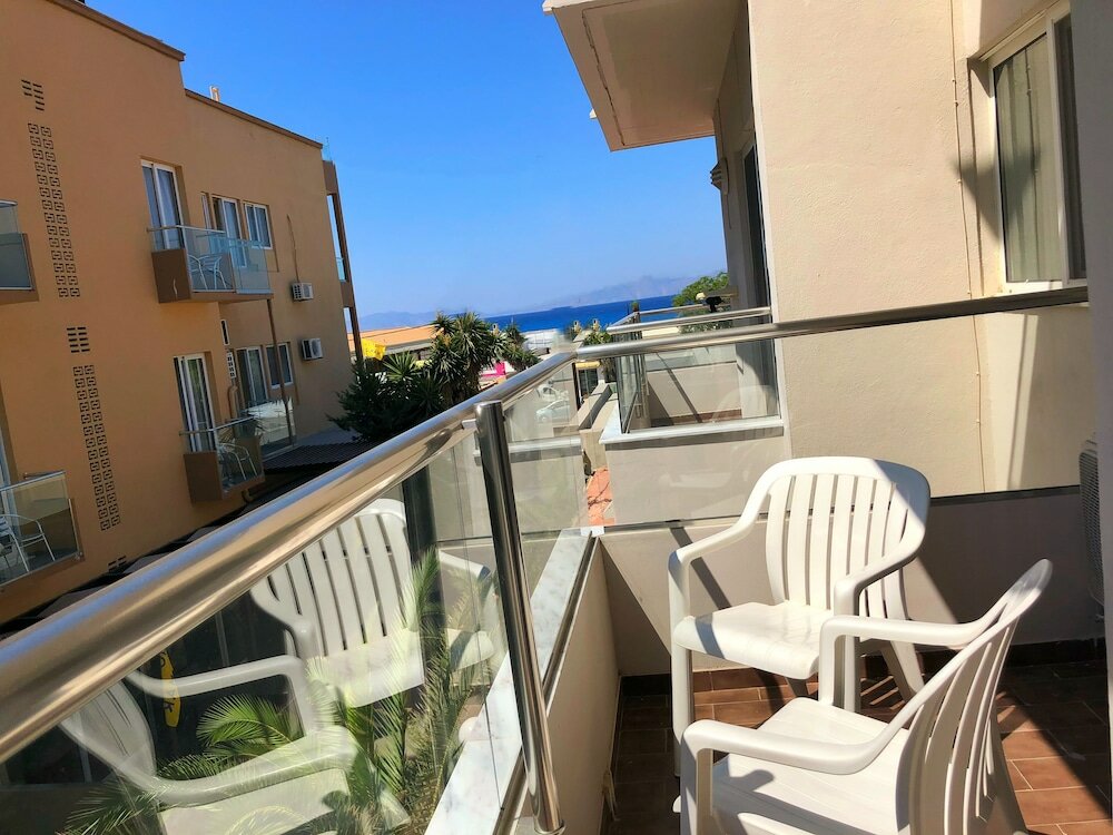 Фото Caravel Apartment Hotel