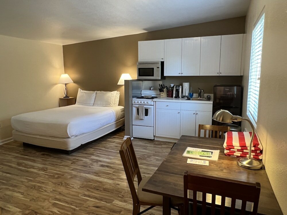 Фото Clear Lake Cottages & Marina