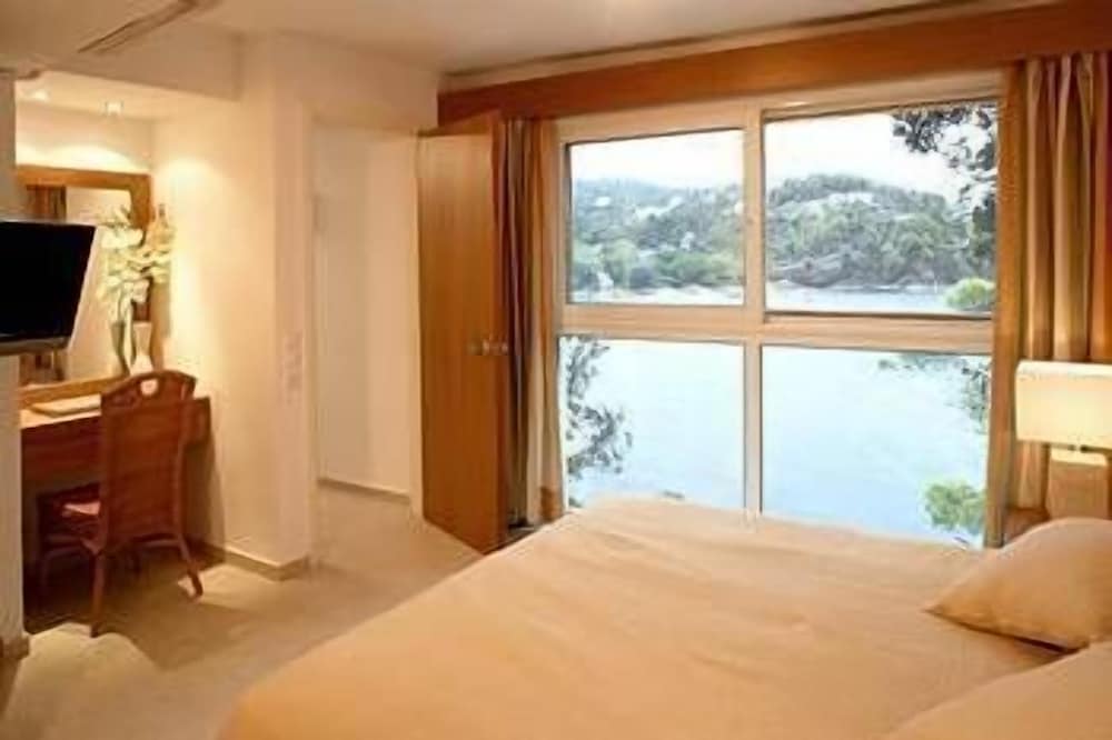 Фото Cape Kanapitsa Hotel & Suites