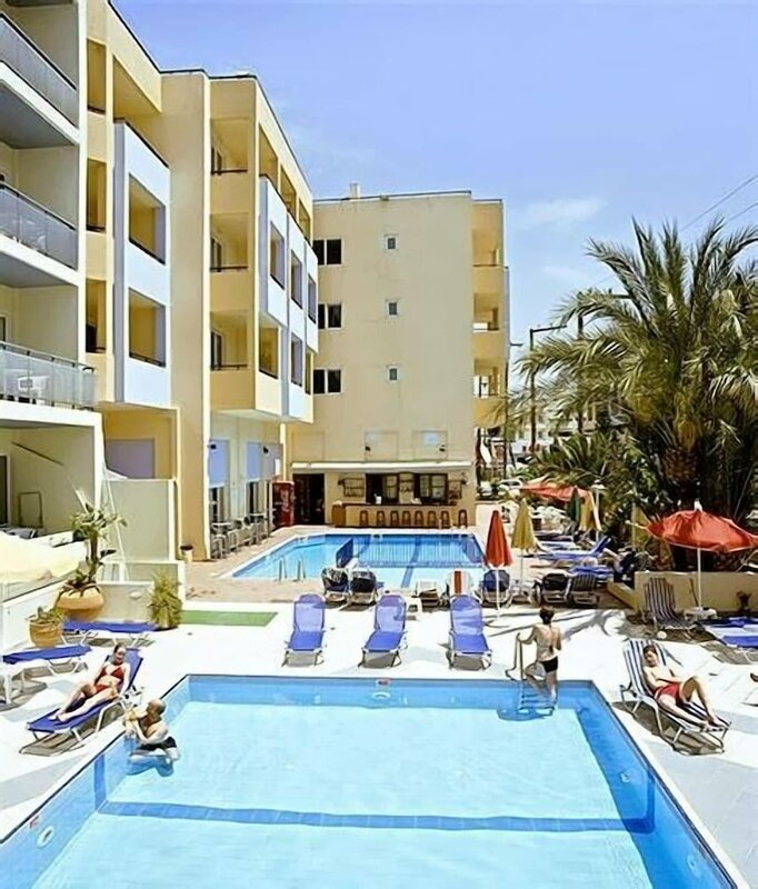 Гостиница Lefkoniko Beach Icarus Suites в Ретимноне