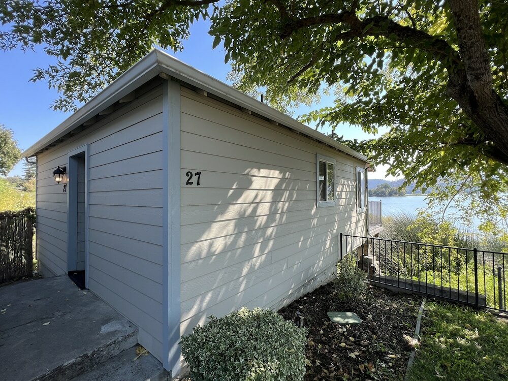 Фото Clear Lake Cottages & Marina