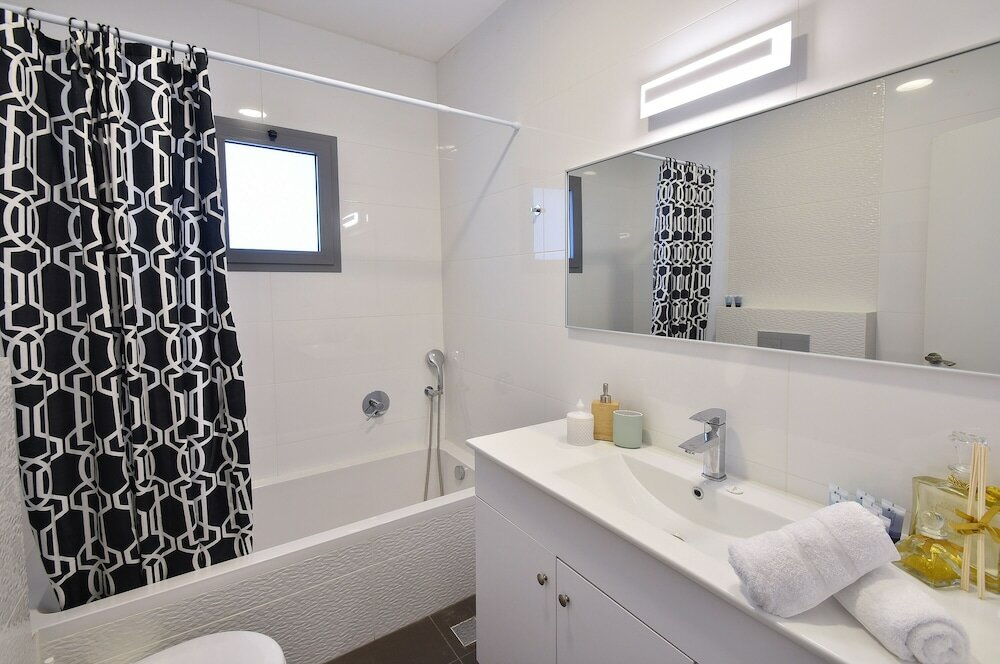 Фото Ariston Luxury Garden Apt W Private Pool