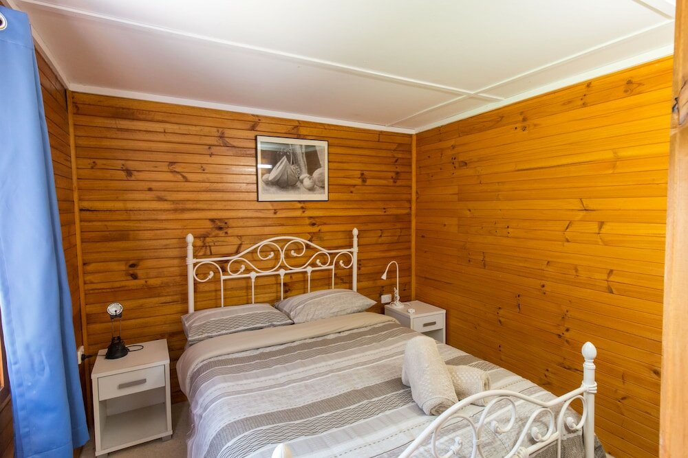 Фото Wonboyn Cabins & Caravan Park