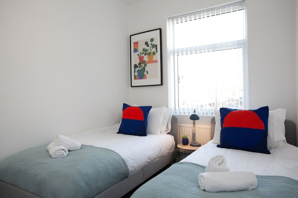 Фото Salford House