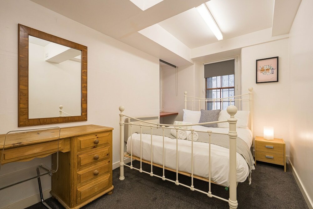 Фото Royal Mile 5 Br Apartment nr Castle