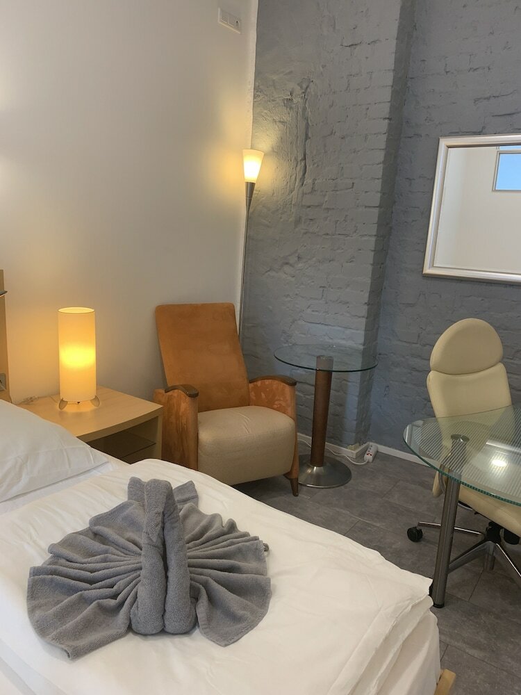 Фото Lovely Rooms Next to the Trainstation Wg