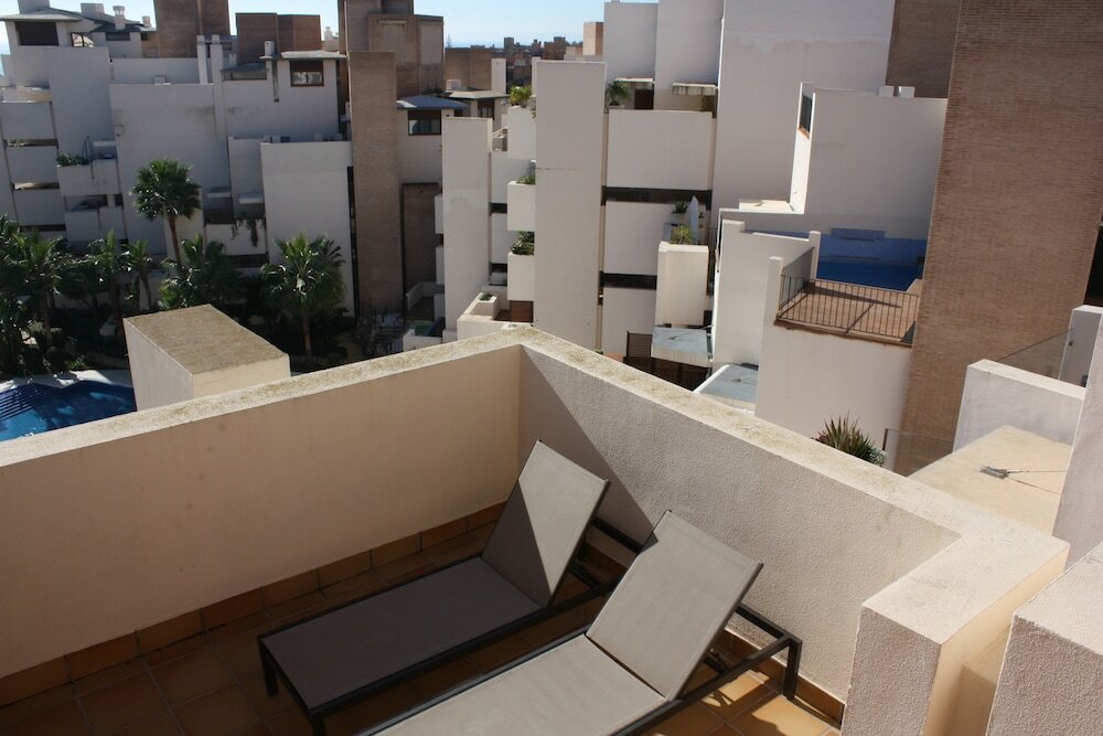 Фото 3 Bedroom Apartment With Private Pool