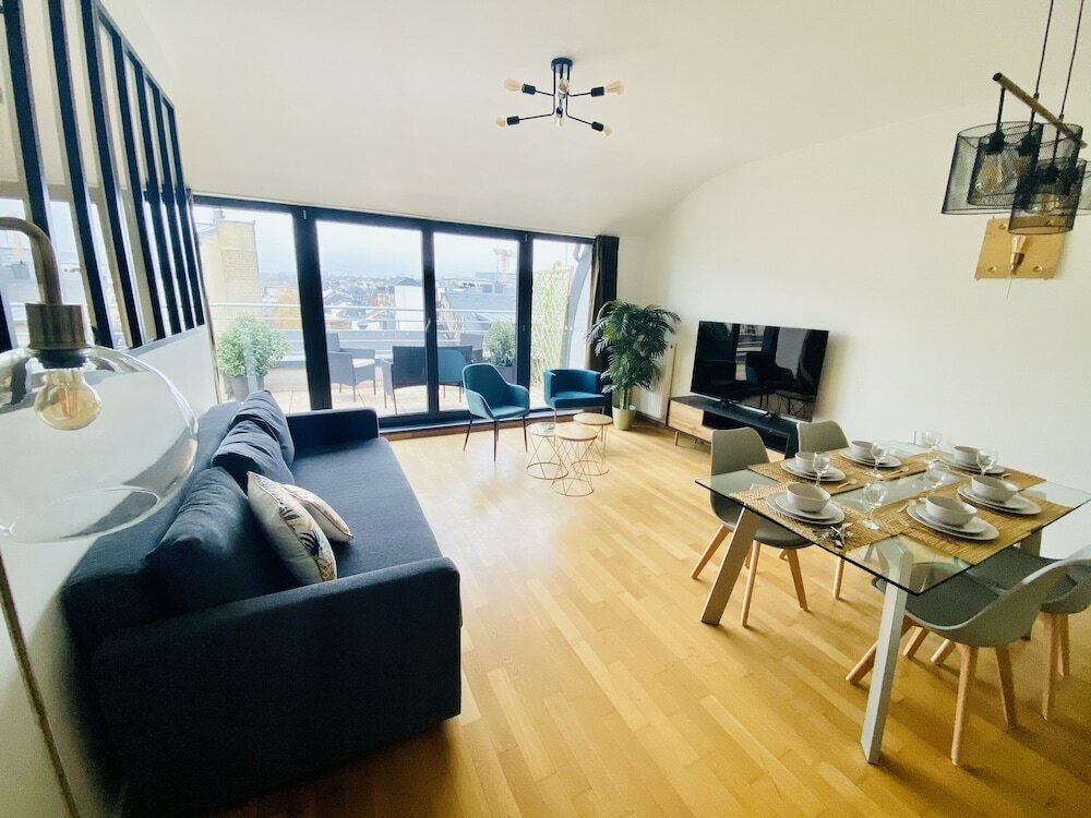 Фото Large Art Deco Flat 100m2 in City Center - Parking