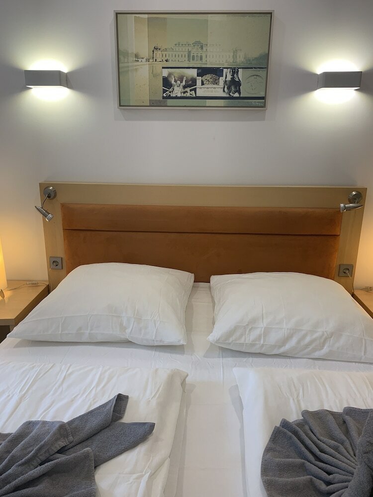 Фото Lovely Rooms Next to the Trainstation Wg