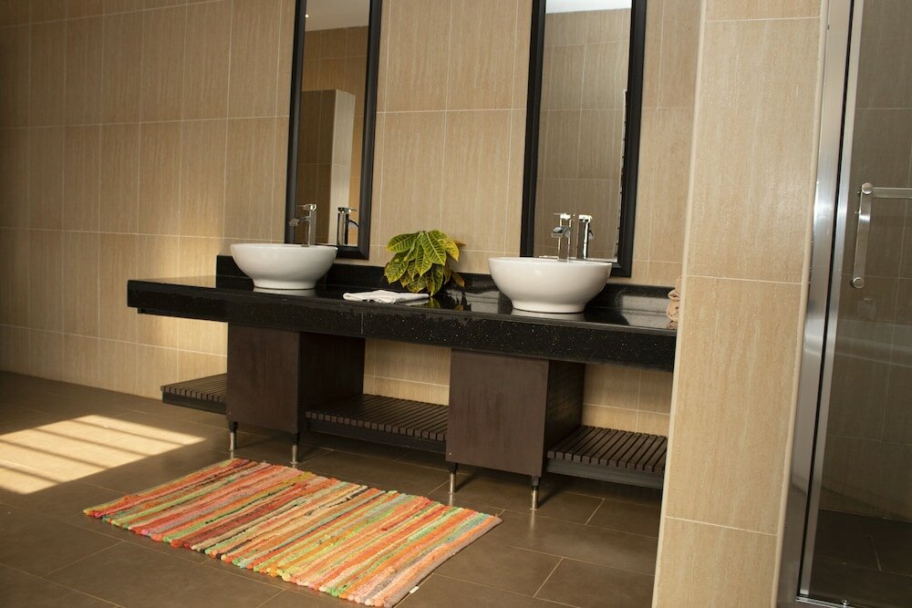 Фото The Hive Entebbe Guesthouse